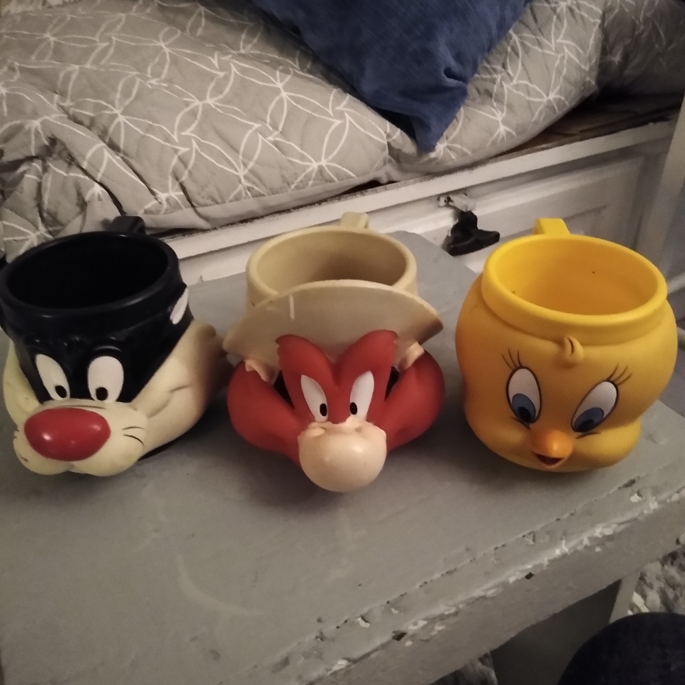 Decorative mugs